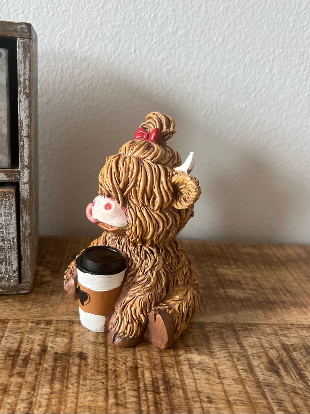 New Adorable Highland Cow Red Bow Holding A Latte - Picture 5 of 5